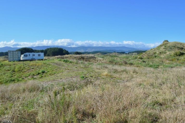 Photo of property in 38 Uxbridge Terrace, Waikawa Beach, Manakau, 5573