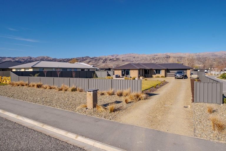 Photo of property in 78 Stratford Drive, Mount Pisa, Cromwell, 9383