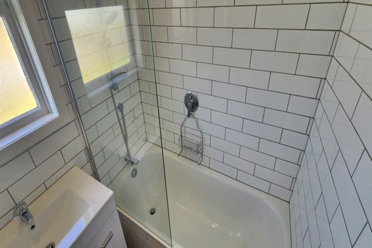 Photo of property in 6 Mcguire Street, Hawera, 4610