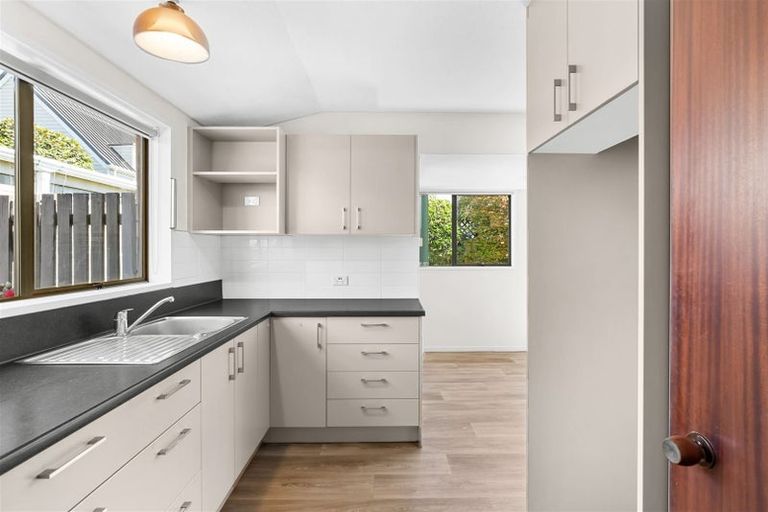 Photo of property in 2/25 Withells Road, Avonhead, Christchurch, 8042