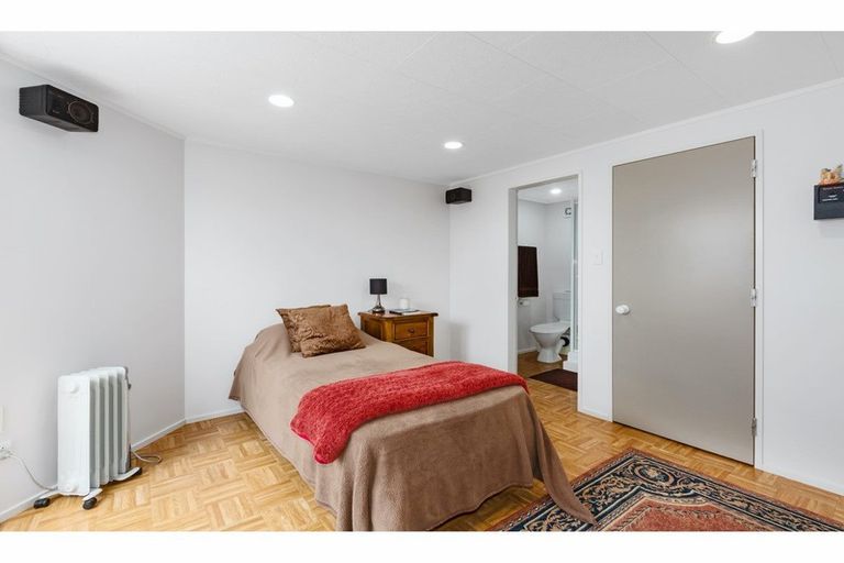 Photo of property in 15 George Gee Drive, Korokoro, Lower Hutt, 5012