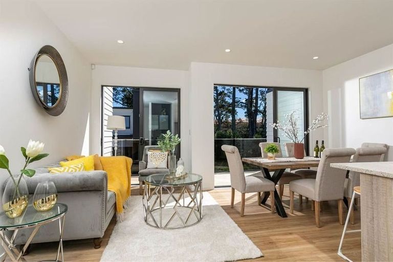 Photo of property in 19 Korokio Lane, Henderson, Auckland, 0612