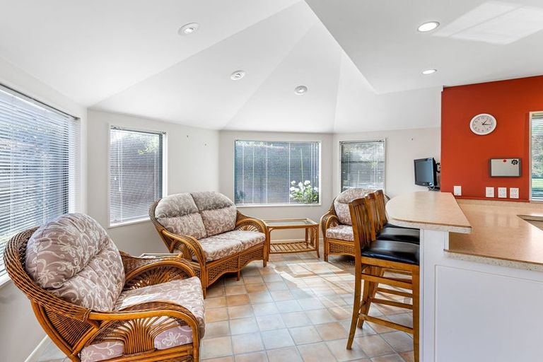 Photo of property in 2 Rosebank Grove, Waikanae, 5036