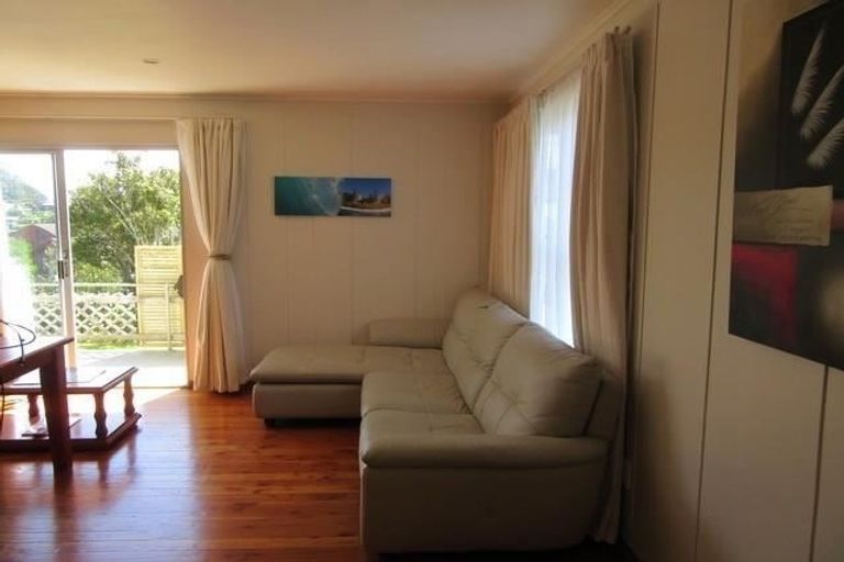 Photo of property in 1/1 Alison Avenue, Herald Island, Auckland, 0618