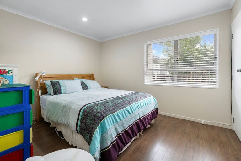 Photo of property in 2/25 Lyren Place, Half Moon Bay, Auckland, 2012
