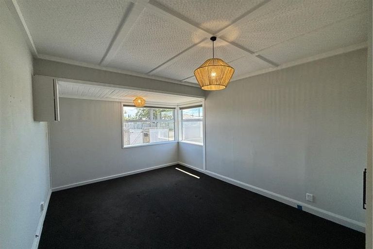 Photo of property in 197 Seaview Road, Westown, New Plymouth, 4310