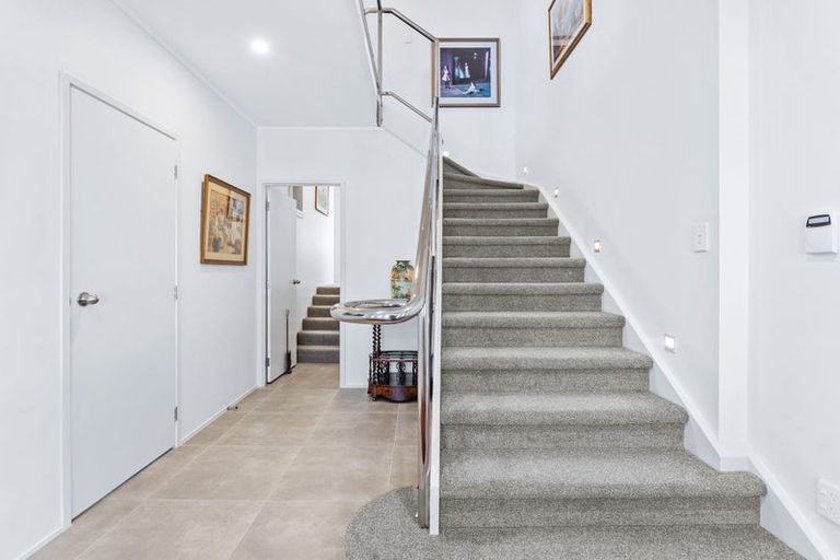 Photo of property in 20 Chatswood Grove, Chatswood, Auckland, 0626