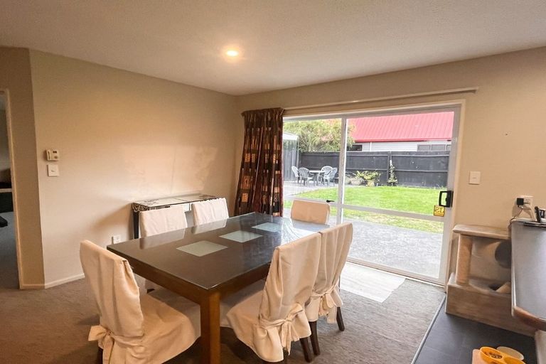 Photo of property in 142 Royal Park Drive, Parklands, Christchurch, 8083