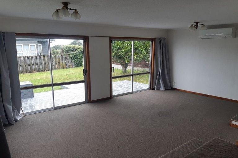 Photo of property in 1/29 Lake Road, Northcote, Auckland, 0627