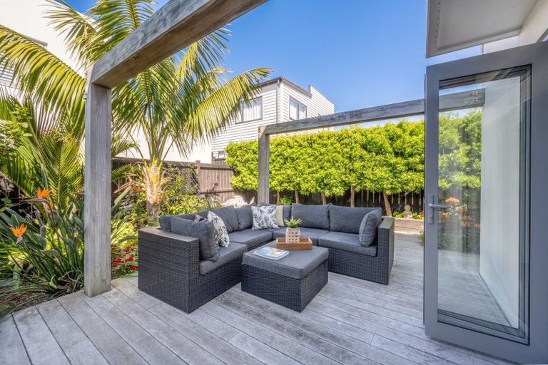 Photo of property in 8 The Parade, Bucklands Beach, Auckland, 2012