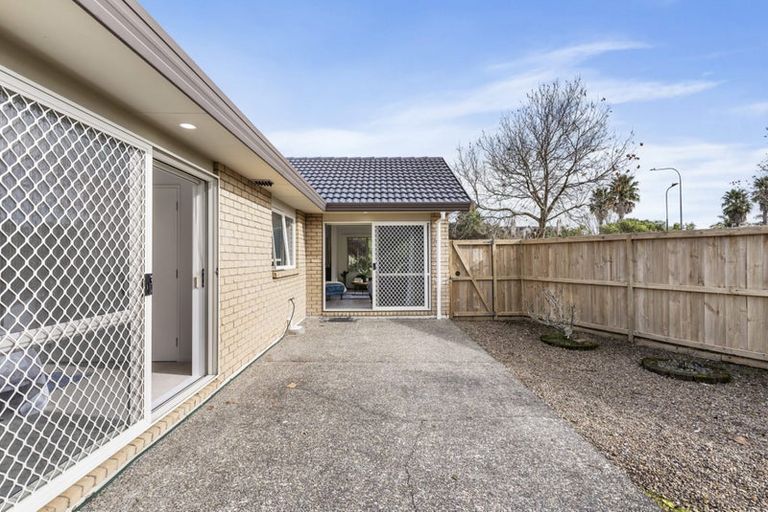 Photo of property in 2 Marlon Lane, East Tamaki, Auckland, 2016