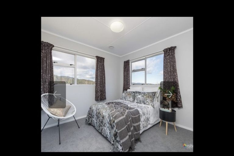 Photo of property in 118 Norana Road, Timberlea, Upper Hutt, 5018