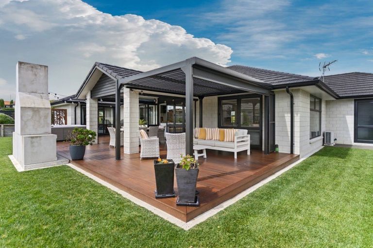 Photo of property in 2 Olive Close, Omokoroa, 3114