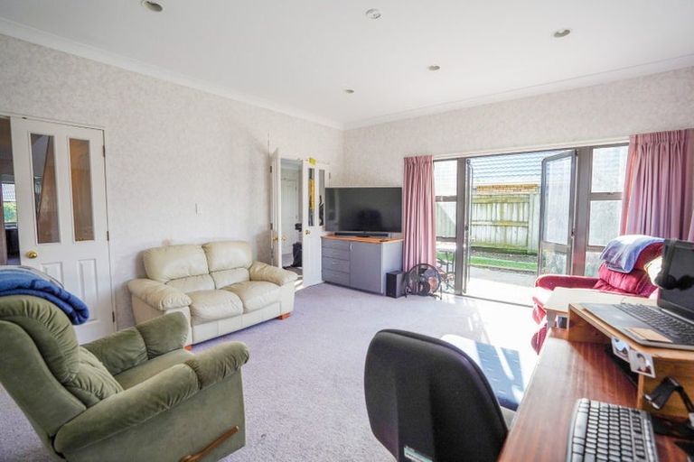 Photo of property in 25 Rosebank Avenue, Kelvin Grove, Palmerston North, 4414