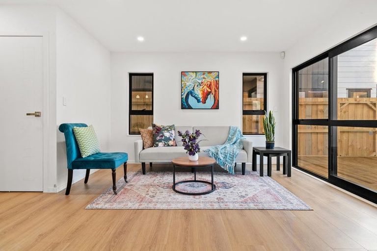 Photo of property in 1/32 Tapuwae Way, Mangere Bridge, 2022