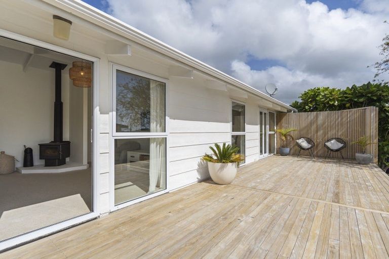 Photo of property in 46 Donnelly Street, Oakura, 4314