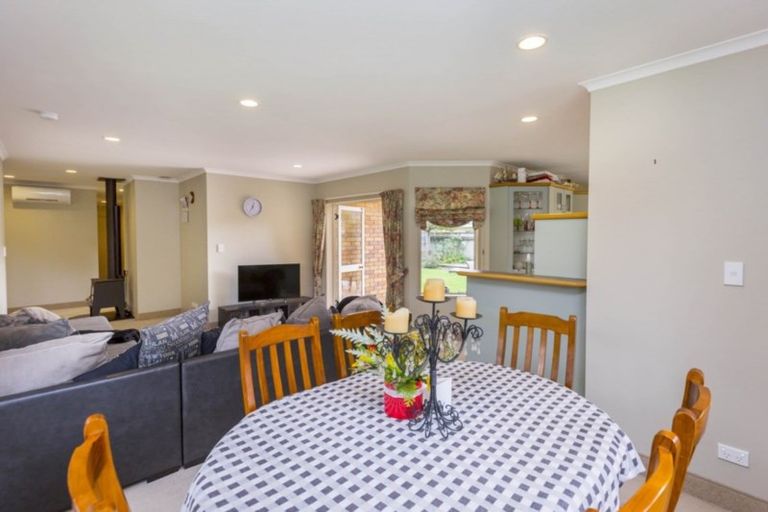Photo of property in 4 Emerald Hill Drive, Birchville, Upper Hutt, 5018