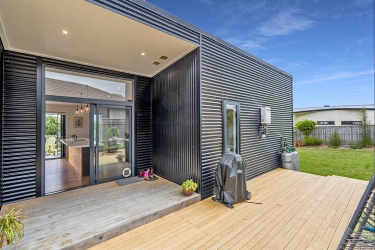 Photo of property in 9 Tauhou Place, Waikanae, 5036