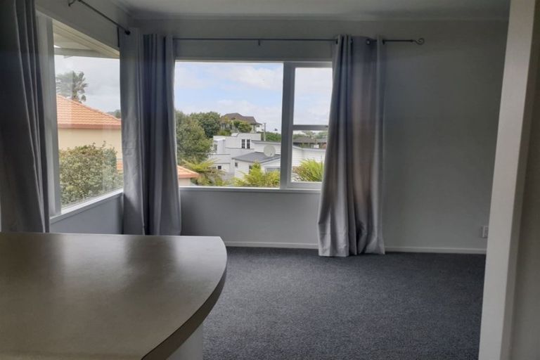 Photo of property in 73 Ravenwood Drive, Forrest Hill, Auckland, 0620