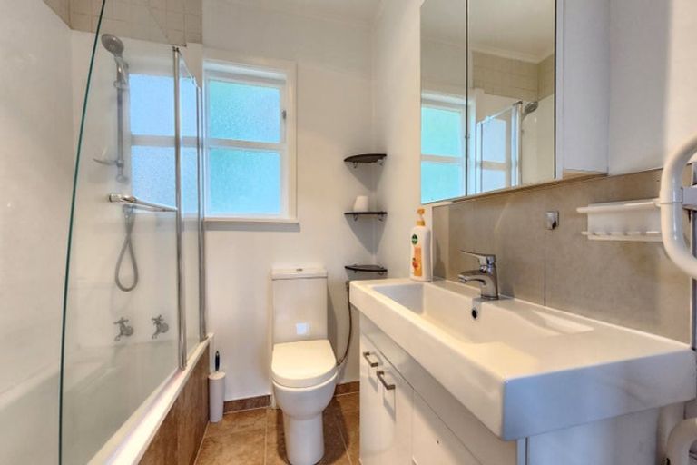 Photo of property in 8 Spenmoor Street, Newlands, Wellington, 6037