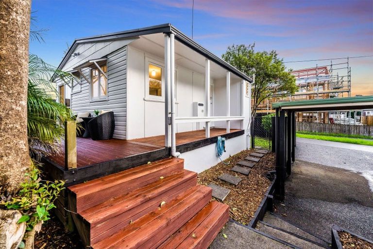 Photo of property in 1/48 Woodside Road, Massey, Auckland, 0614