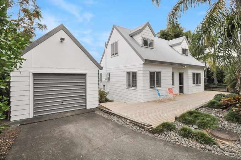Photo of property in 19 Rehia Road, Massey, Auckland, 0614