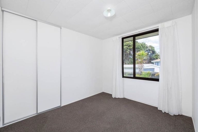 Photo of property in 28 Devonshire Road, Unsworth Heights, Auckland, 0632