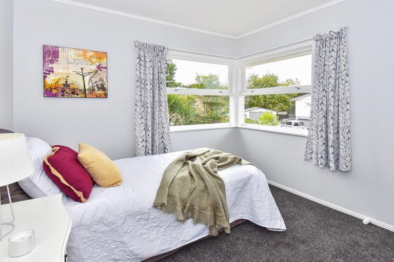 Photo of property in 6 Lawrence Crescent, Hillpark, Auckland, 2102