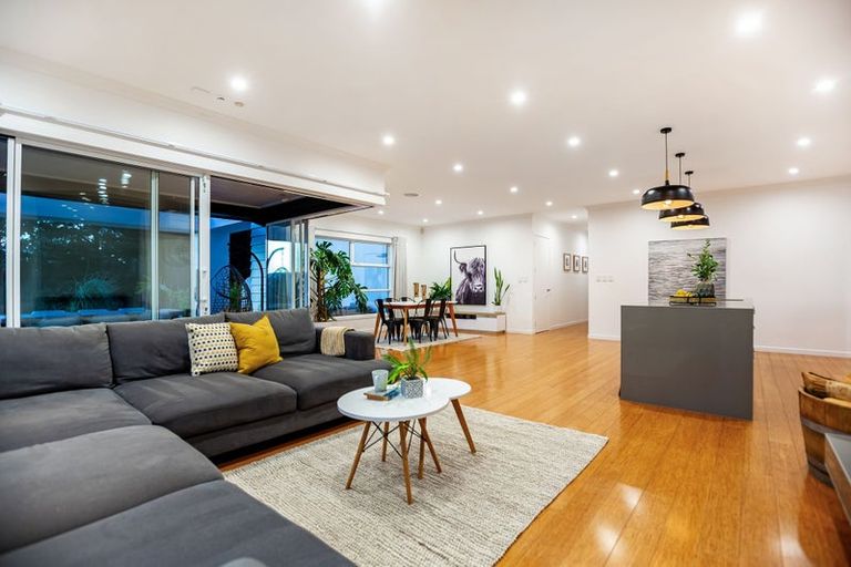 Photo of property in 32 Pacific View, Whitby, Porirua, 5024