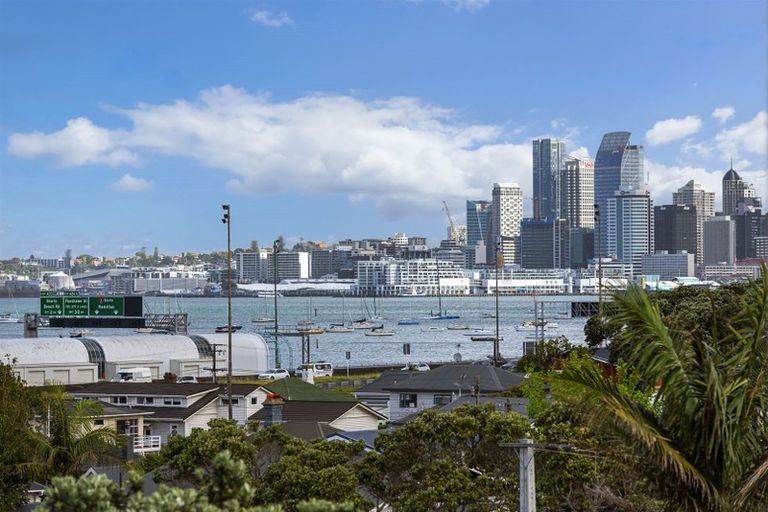 Photo of property in 2/21 Richmond Avenue, Northcote Point, Auckland, 0627