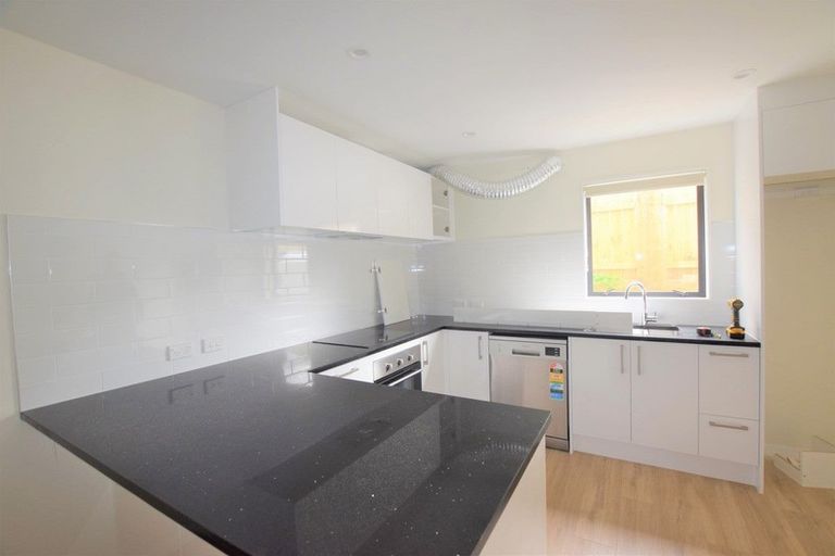 Photo of property in 71a Fruitvale Road, New Lynn, Auckland, 0600