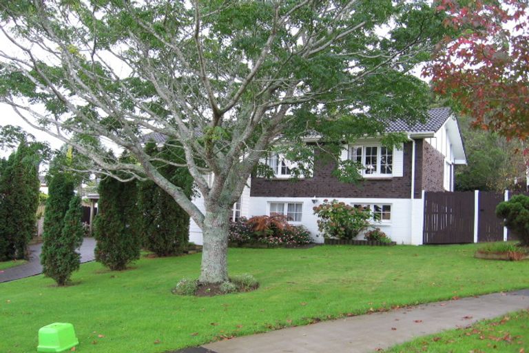 Photo of property in 27 Orinda Close, Botany Downs, Auckland, 2010
