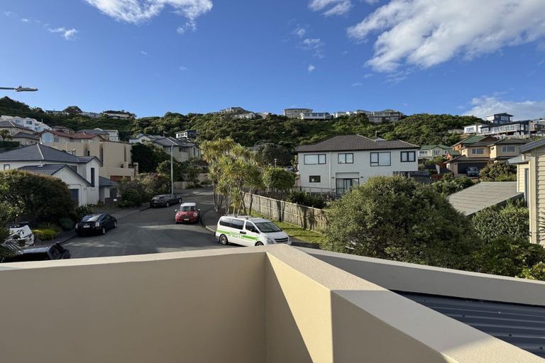 Photo of property in 14 Forbes Lane, Newlands, Wellington, 6037