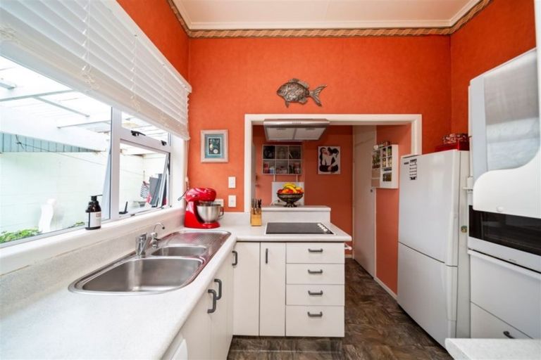 Photo of property in 10 Furlong Street, Hawera, 4610