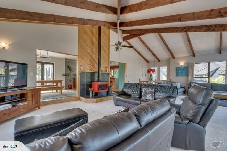 Photo of property in 117 Wakeman Road, Acacia Bay, Taupo, 3330