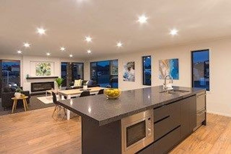 Photo of property in 2 Glennron Lane, Waiuku, 2123