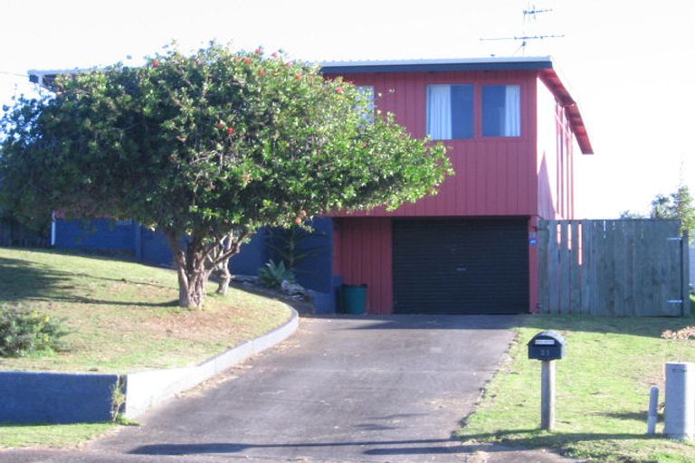 Photo of property in 21 Titoki Road, Waikanae Beach, Waikanae, 5036