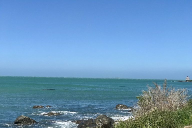 Photo of property in 100 Marine Parade, Bluff, 9814