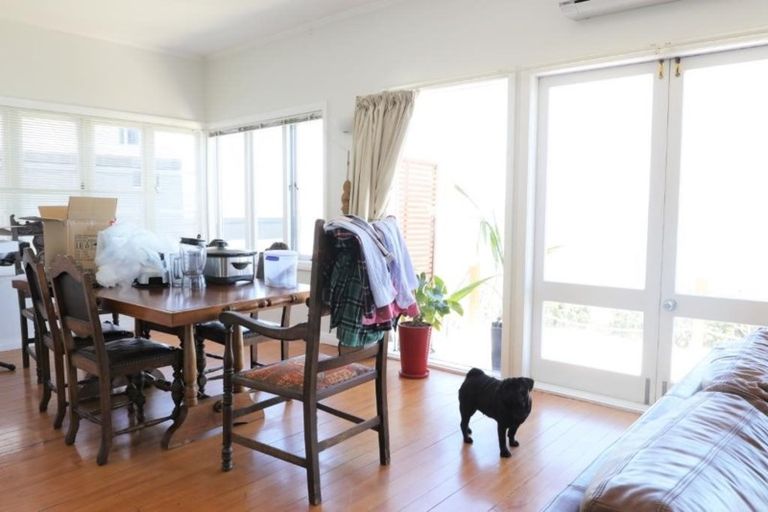 Photo of property in 95 Stanley Point Road, Stanley Point, Auckland, 0624