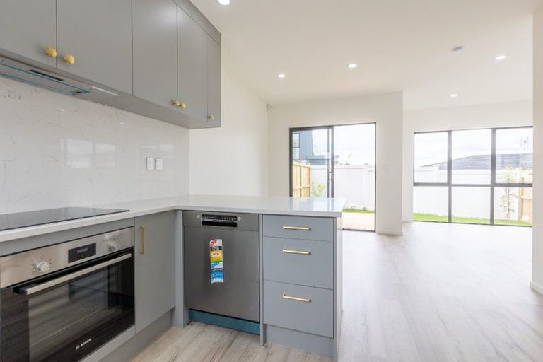 Photo of property in 7/77 Glenmore Road, Sunnyhills, Auckland, 2010