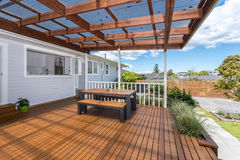 Photo of property in 6 Thornlow Street, Glendene, Auckland, 0602