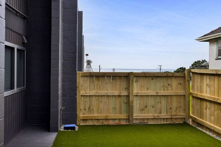 Photo of property in 38b Breakwater Road, Moturoa, New Plymouth, 4310