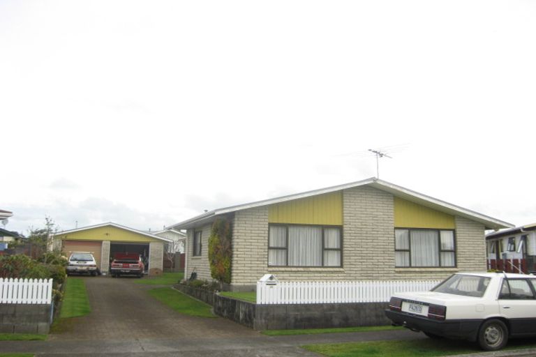 Photo of property in 18 Hamua Place, Waitara, 4320