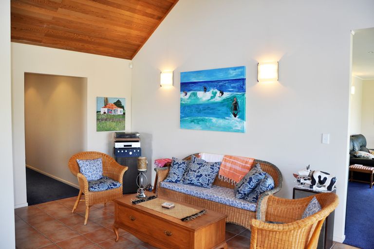 Photo of property in 2 Lax Crescent, Leigh, 0985