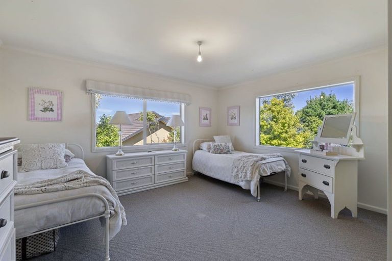 Photo of property in 33 Royal Oak Drive, Kelvin Grove, Palmerston North, 4414