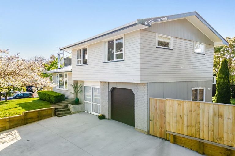 Photo of property in 1 Riverlea Way, Totara Park, Upper Hutt, 5018