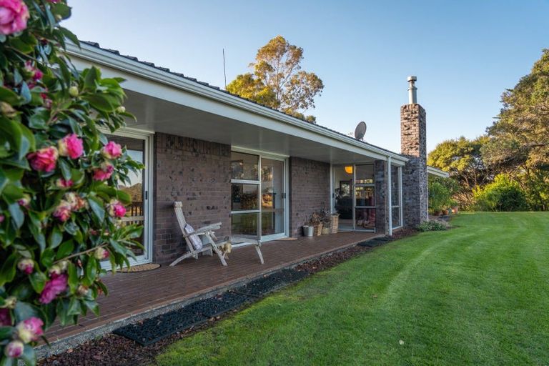 Photo of property in 150 Whangaruru Wharf Road, Whangaruru, Hikurangi, 0184