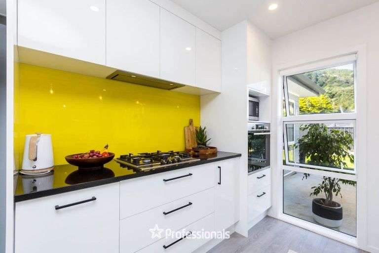 Photo of property in 21 Salisbury Crescent, Wallaceville, Upper Hutt, 5018
