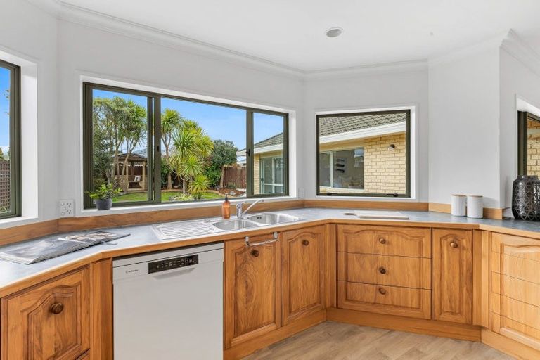 Photo of property in 179 Lakeside Drive, Orewa, 0931