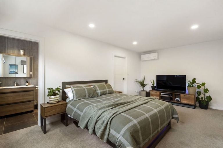 Photo of property in 10a Aberdeen Road, Campbells Bay, Auckland, 0620